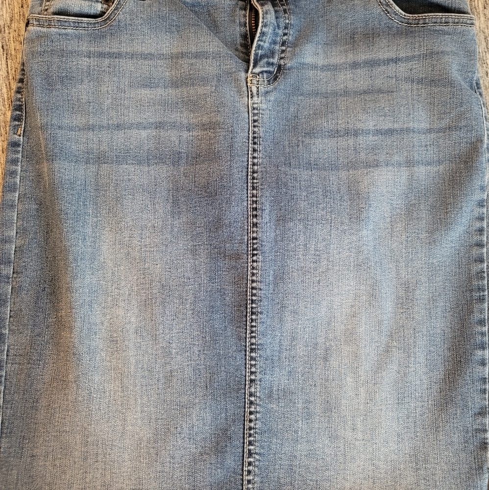 Womens size 6 denim skirt